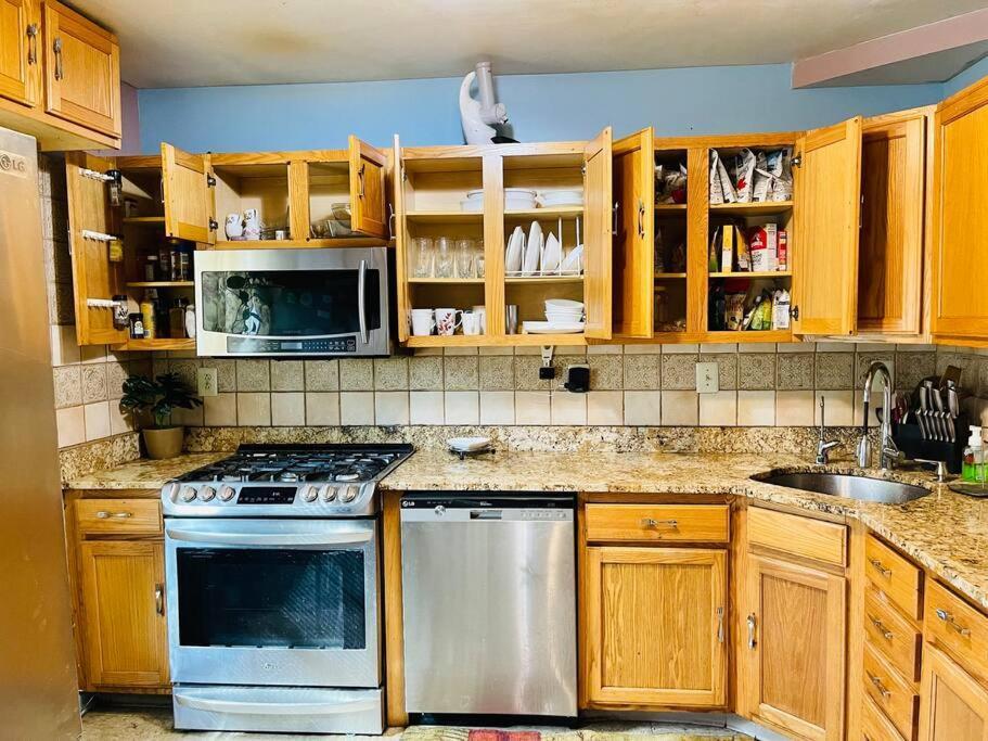 Colorful 3 Bedrooms Twin Home Near Center Φιλαδέλφεια Εξωτερικό φωτογραφία